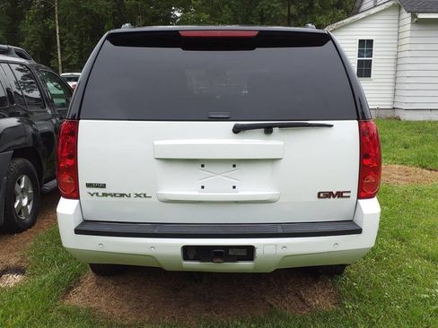 Used 2008 GMC Yukon XL SLT w/ SLT Preferred Equipment Group image 4