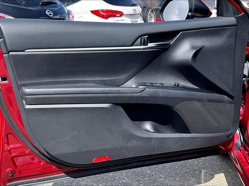 Used 2020 Toyota Camry LE image 20