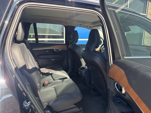 Used 2025 Volvo XC90 B6 Plus image 11