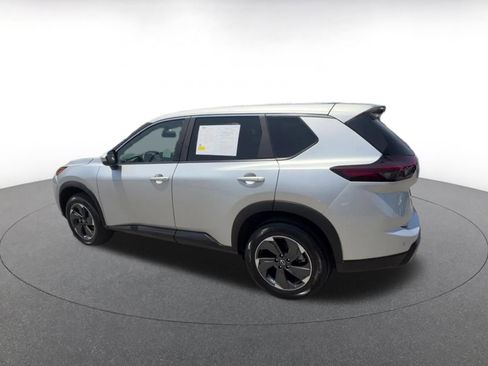 Used 2025 Nissan Rogue SV FWD image 10