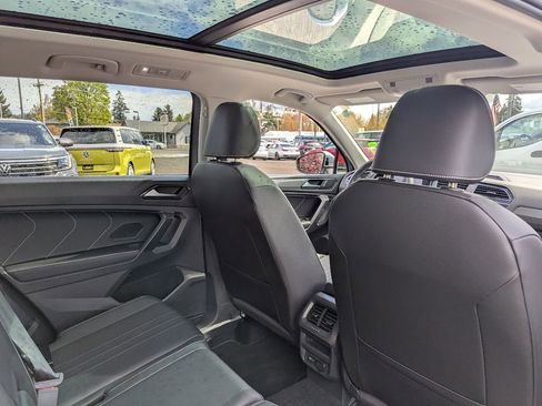 Used 2023 Volkswagen Tiguan SE w/ Panoramic Sunroof Package AWD/4WD image 31