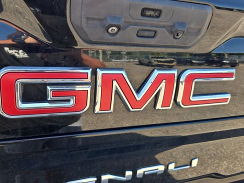 Used 2022 GMC Sierra 2500 Denali w/ Denali Black Diamond Edition AWD/4WD image 15