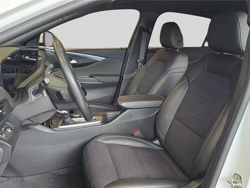 Used 2025 Buick Envista Preferred w/ Convenience I Package FWD image 11