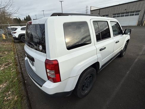 Used 2016 Jeep Patriot Sport image 6