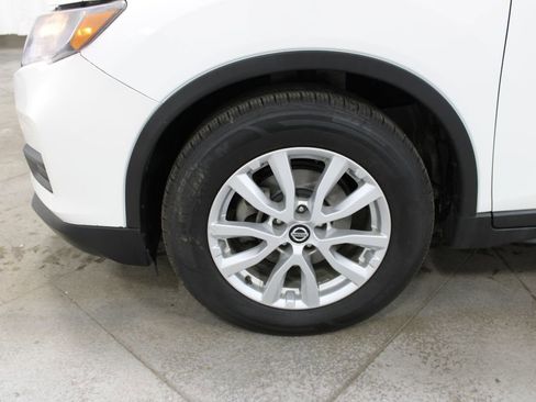 Used 2020 Nissan Rogue SV FWD image 32