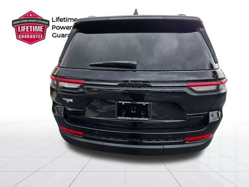Used 2025 Jeep Grand Cherokee Limited w/ Black Appearance Package RWD image 9