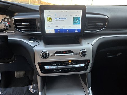 Used 2022 Ford Explorer XLT w/ Equipment Group 202A image 3