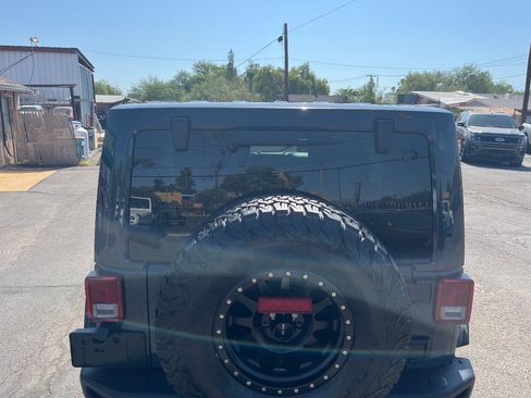 Used 2017 Jeep Wrangler Unlimited Sahara w/ Connectivity Group AWD/4WD image 45