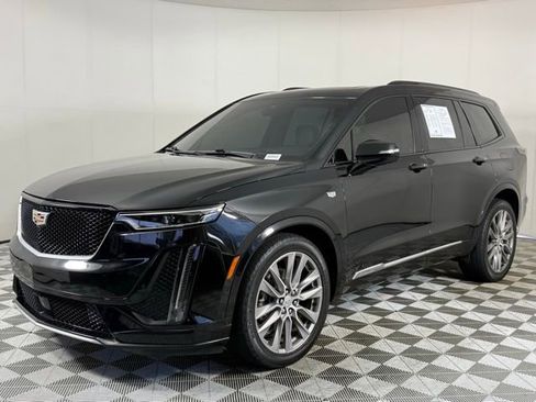 Used 2021 Cadillac XT6 Sport w/ Platinum Package image 2