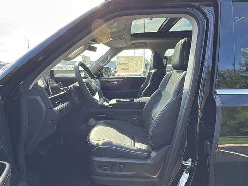 New 2026 INFINITI QX80 Luxe image 7