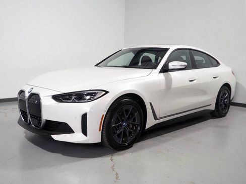 Used 2023 BMW i4 eDrive35 RWD image 9