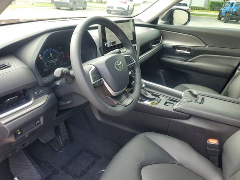 Certified 2026 Toyota Grand Highlander FWD image 18