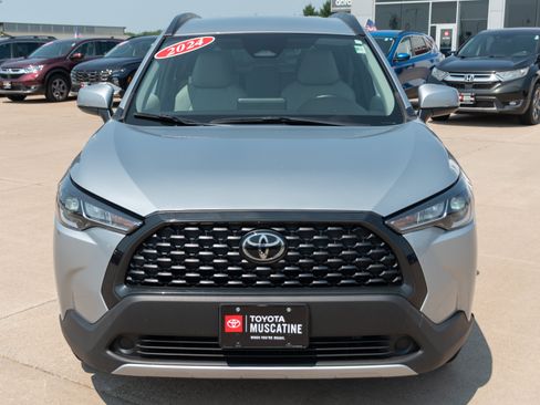 Used 2024 Toyota Corolla Cross LE AWD/4WD image 4