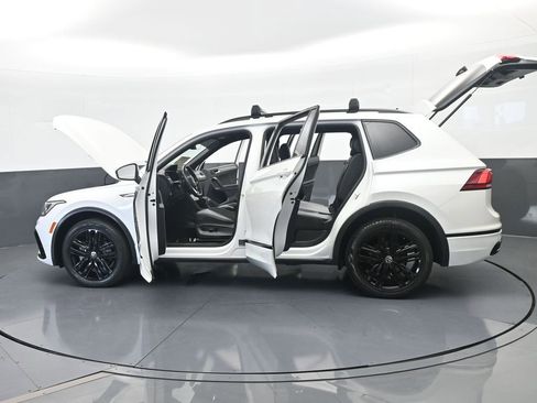 Used 2022 Volkswagen Tiguan SE R-Line image 71