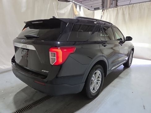 Used 2023 Ford Explorer XLT image 2