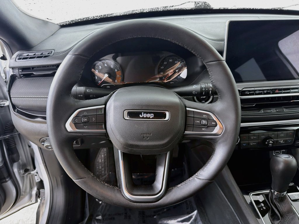 Used 2024 Jeep Compass Latitude w/ Convenience Group AWD/4WD image 11
