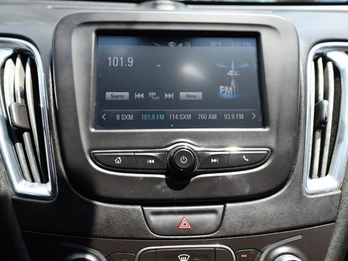 Used 2018 Chevrolet Malibu LT FWD image 23