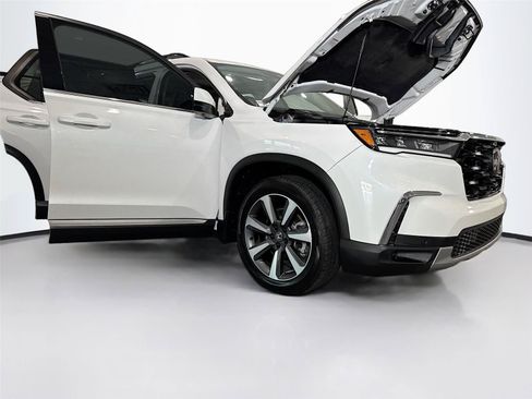 Used 2024 Honda Pilot Elite image 39