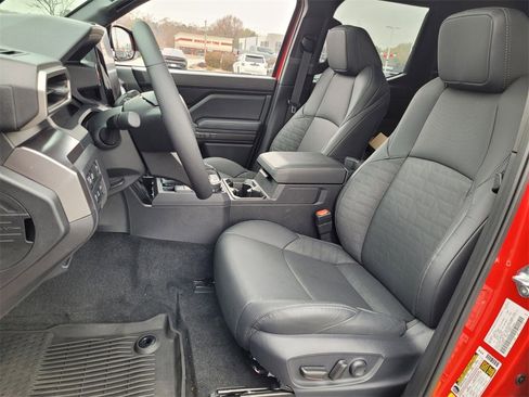 Used 2025 Toyota Tacoma image 5