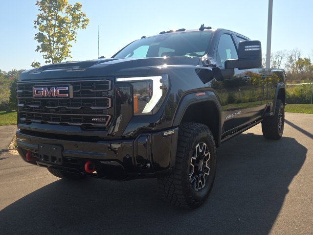 Used 2025 GMC Sierra 2500 AT4X AWD/4WD image 2
