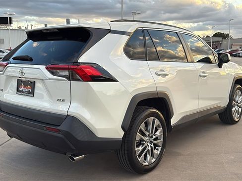 Used 2021 Toyota RAV4 XLE Premium w/ Carpet Mat Package (TMS) image 7