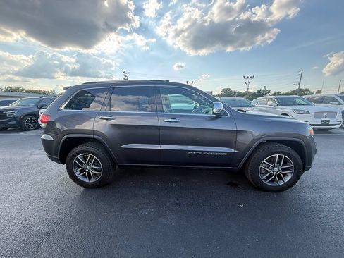 Used 2017 Jeep Grand Cherokee Limited AWD/4WD image 2