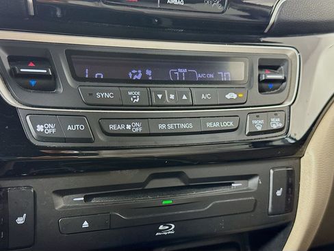 Used 2020 Honda Pilot Touring image 16