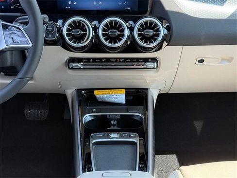 New 2025 Mercedes-Benz GLA 250 4MATIC image 11