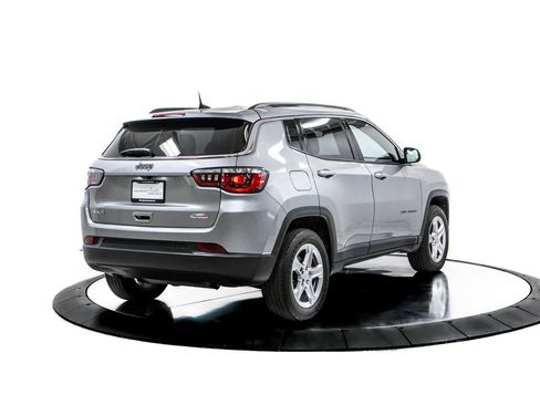 Used 2023 Jeep Compass Latitude AWD/4WD image 7