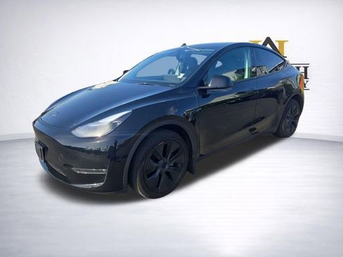 Used 2024 Tesla Model Y Long Range AWD/4WD image 3