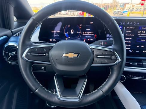 Used 2025 Chevrolet Equinox EV LT w/ Convenience Package image 14