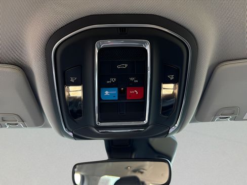 Used 2023 Jeep Grand Cherokee L Limited AWD/4WD image 31