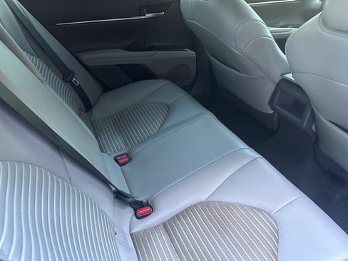 Used 2021 Toyota Camry SE w/ Cold Weather Package FWD image 17