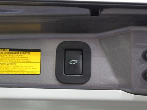 Used 2013 Toyota Sienna XLE FWD image 35
