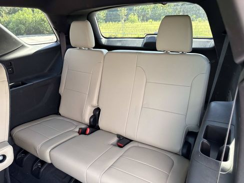 Used 2023 Chevrolet Traverse Premier AWD/4WD image 12