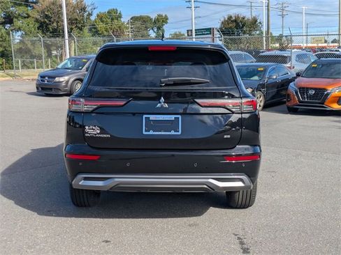 New 2025 Mitsubishi Outlander SE image 4