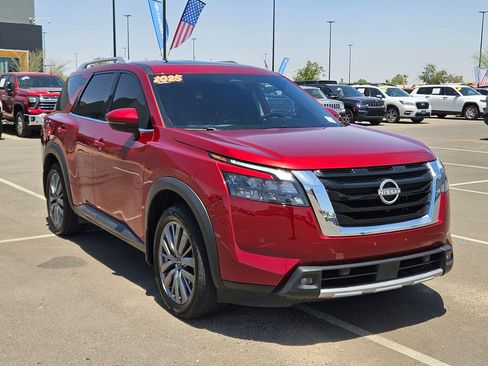 Used 2025 Nissan Pathfinder SL w/ SL Premium Package FWD image 7