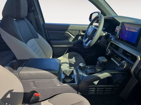 Certified 2025 Toyota Tacoma TRD Off-Road AWD/4WD image 15