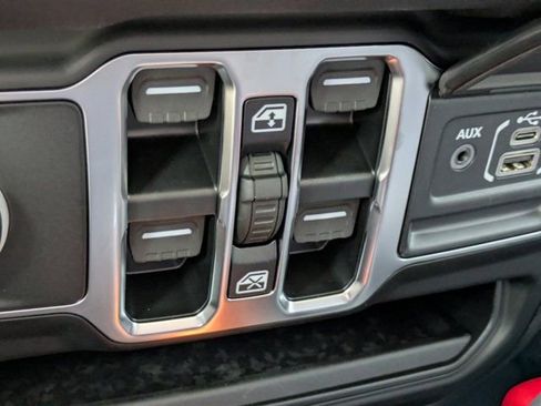 New 2025 Jeep Gladiator Sport image 20