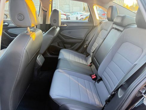 Used 2025 Volkswagen Jetta SE image 25