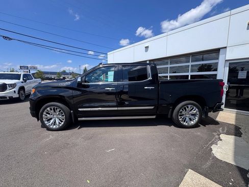 Used 2023 Chevrolet Silverado 1500 High Country w/ Technology Package AWD/4WD image 2