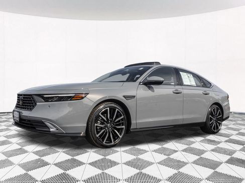 Used 2024 Honda Accord Touring image 5