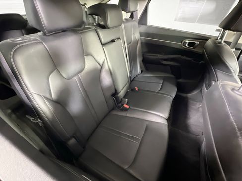 Used 2022 Kia Sorento S w/ Panoramic Sunroof Package image 28