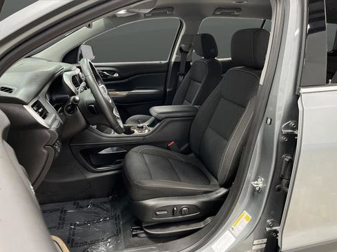 Used 2023 GMC Acadia SLE w/ Infotainment Package image 4