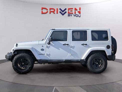 Used 2012 Jeep Wrangler Arctic image 2