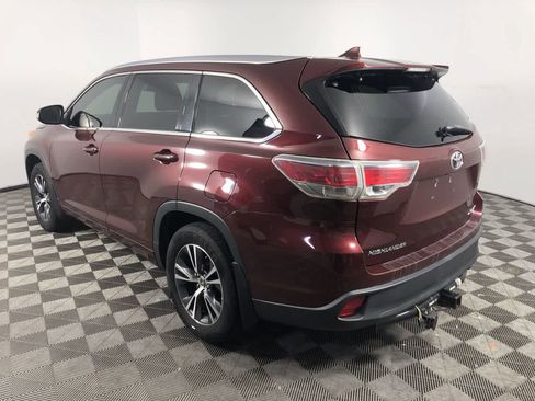 Used 2016 Toyota Highlander XLE image 6
