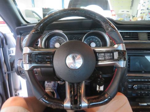 Used 2010 Ford Mustang Shelby GT500 RWD image 30
