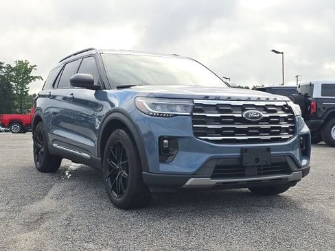 Used 2025 Ford Explorer Active w/ Active Comfort Package RWD image 7