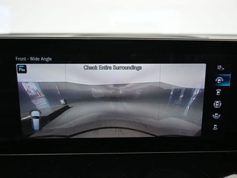 Used 2021 Mercedes-Benz GLB 250 4MATIC w/ Premium Package image 25