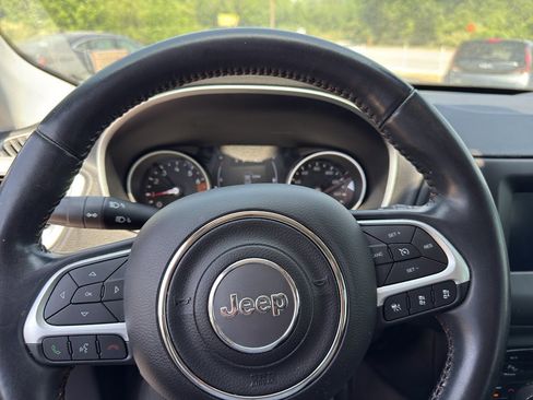 Used 2020 Jeep Compass Latitude FWD image 19